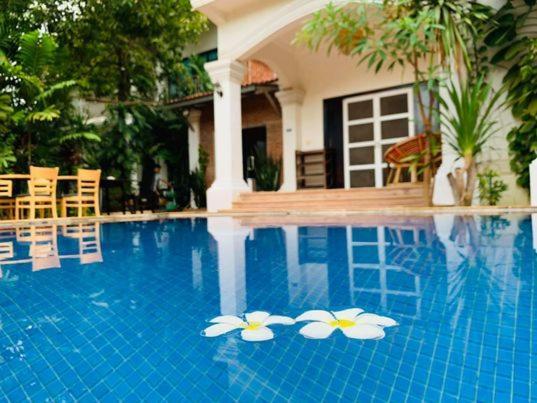 Отель Ravoeun Angkor Boutique Сиемрип Экстерьер фото