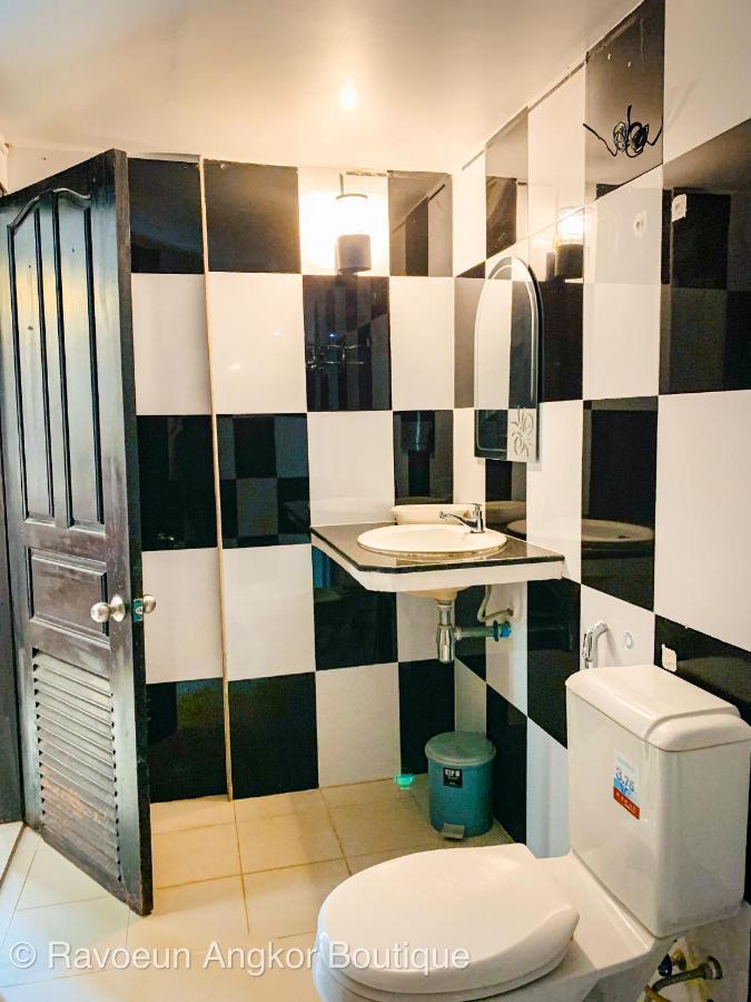 Отель Ravoeun Angkor Boutique Сиемрип Экстерьер фото
