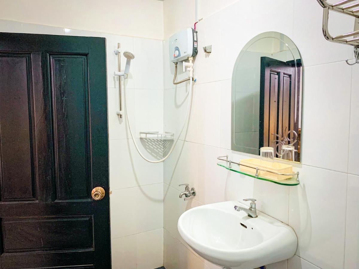 Отель Ravoeun Angkor Boutique Сиемрип Экстерьер фото