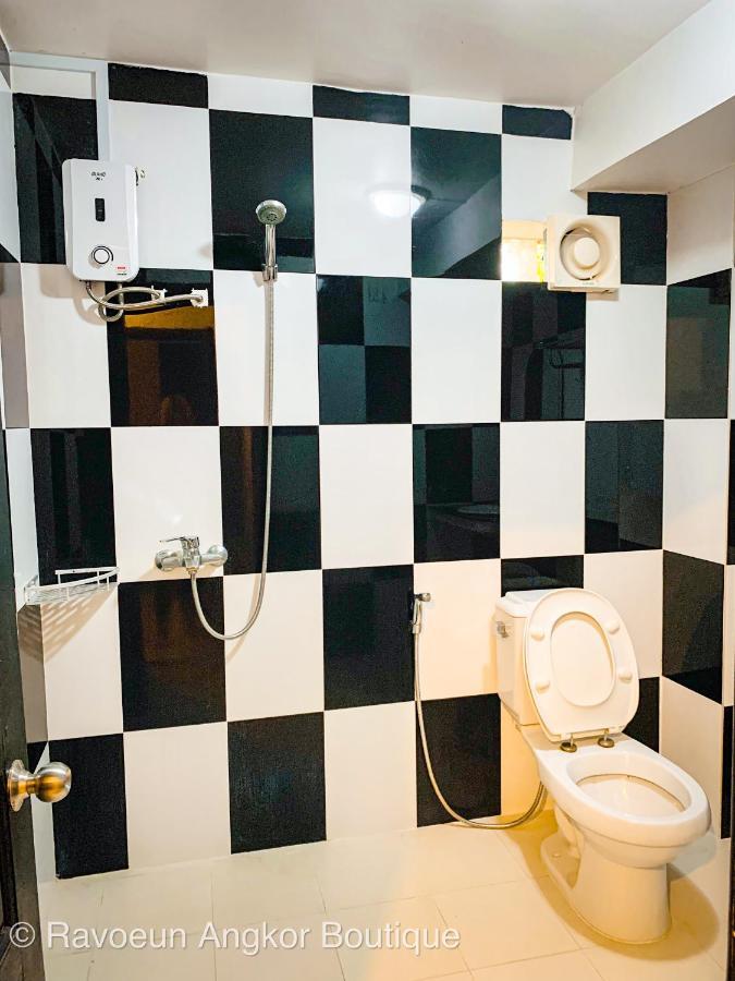 Отель Ravoeun Angkor Boutique Сиемрип Экстерьер фото