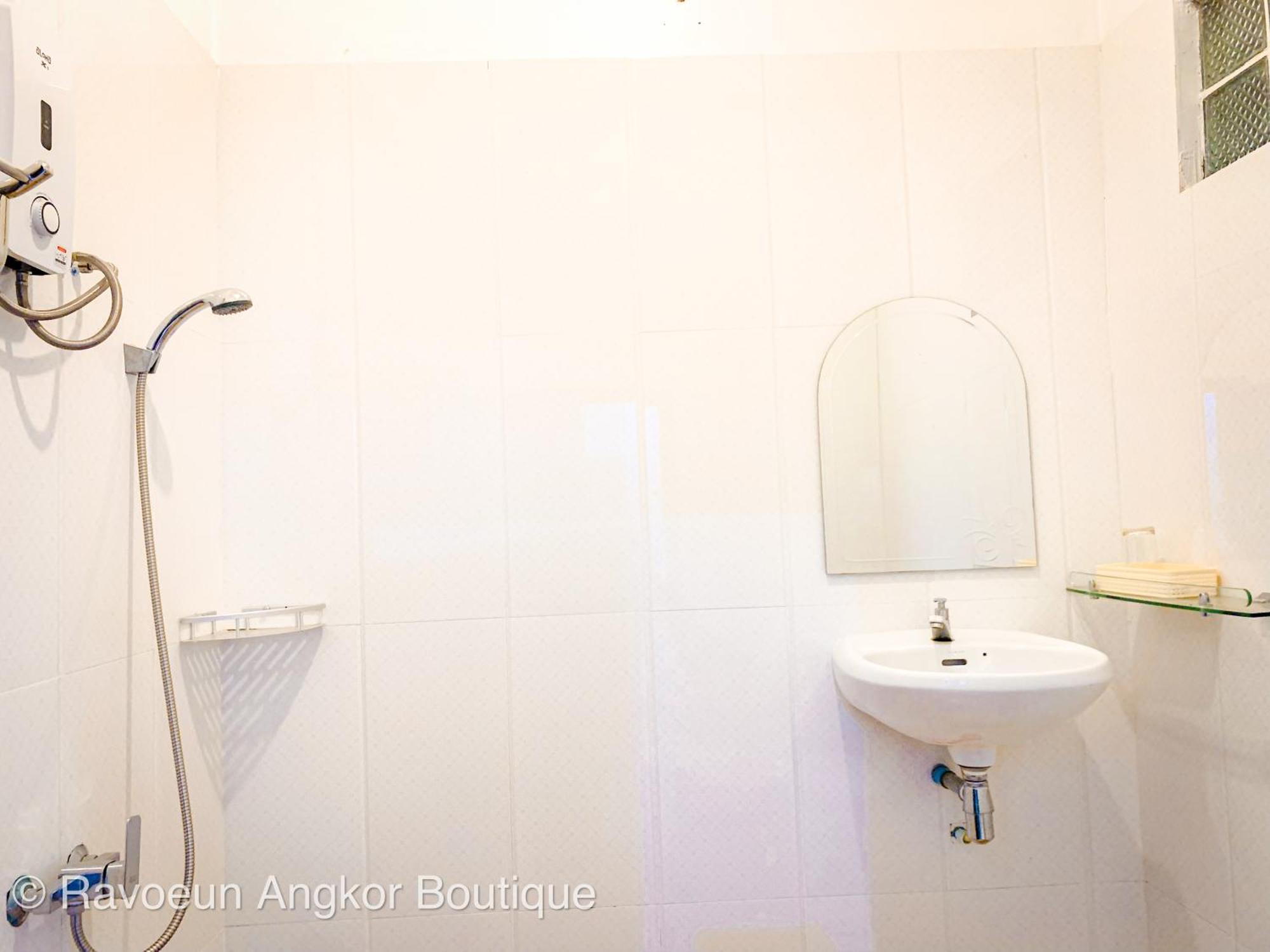 Отель Ravoeun Angkor Boutique Сиемрип Экстерьер фото