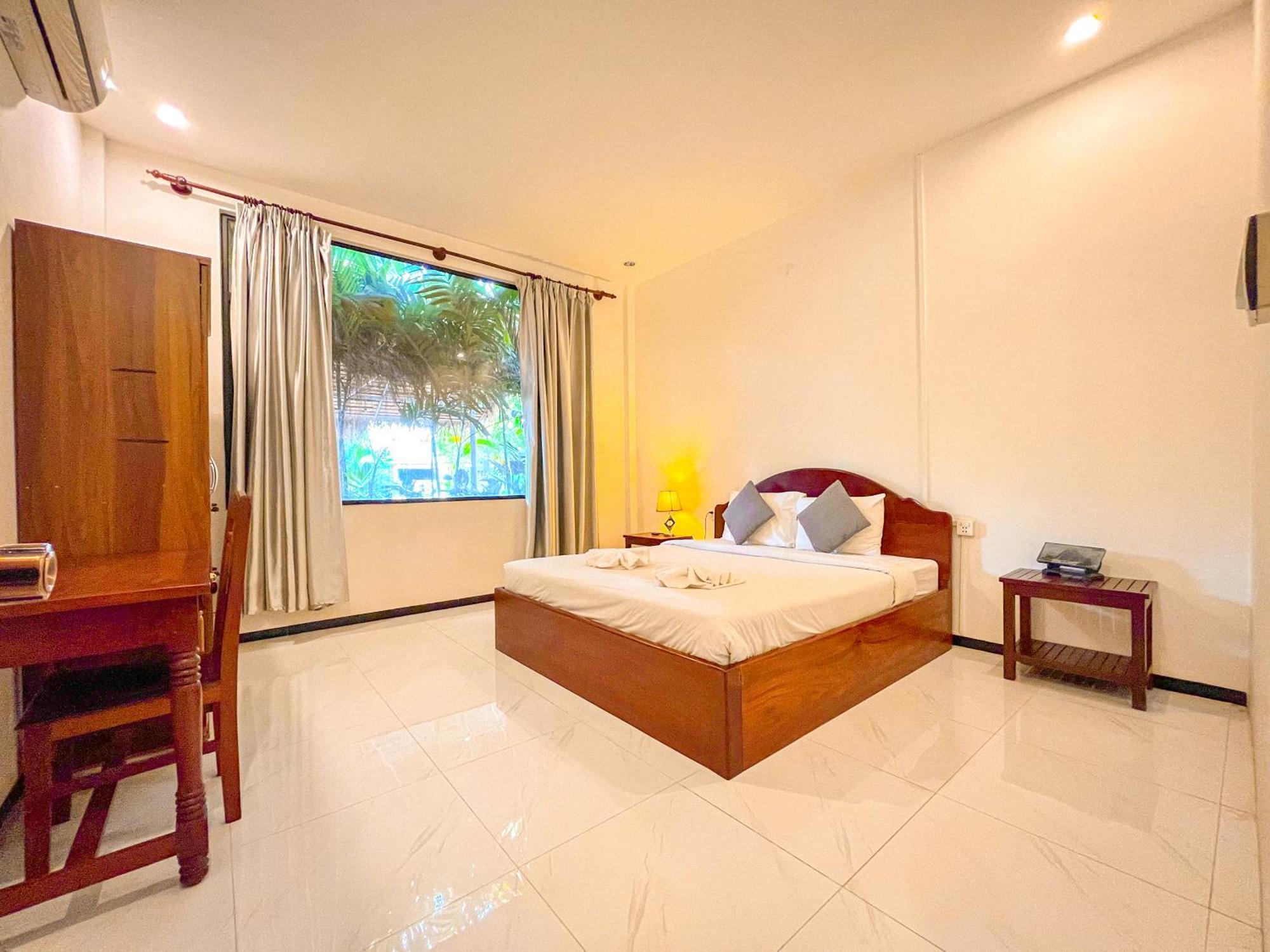 Отель Ravoeun Angkor Boutique Сиемрип Экстерьер фото